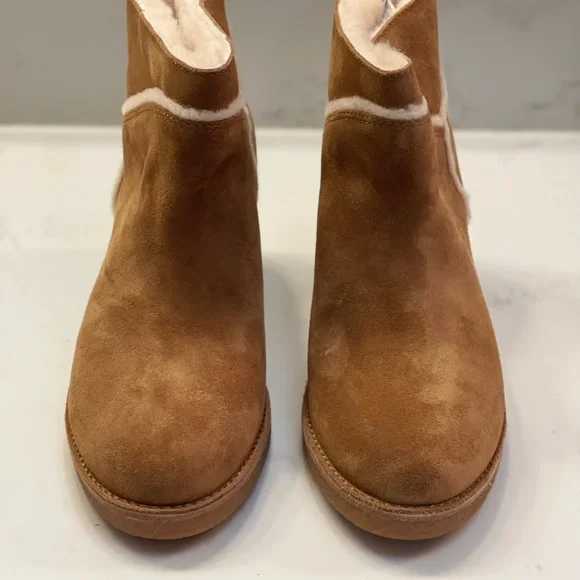 NIB UGG Kaslan Shearling Ankle Boot